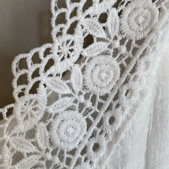 White Spring/Summer Dress with Lace Trim and Open Back Size US 6 - Picture 6 of 7